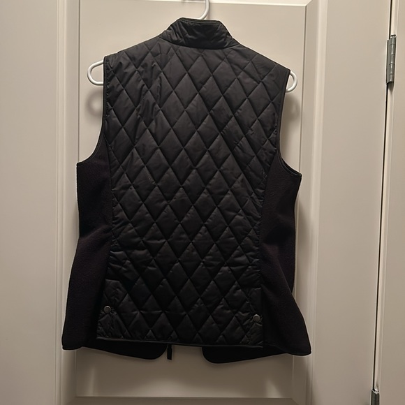 Vests - Picture 3 of 10